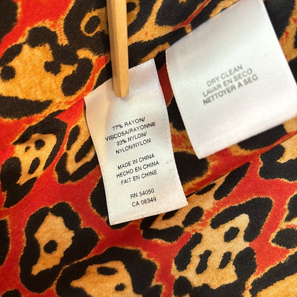 Anne Klein || Black Velvet Single Breasted Blazer with Leopard Print Lining; L - Picture 9 of 11